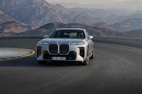 BMW i7